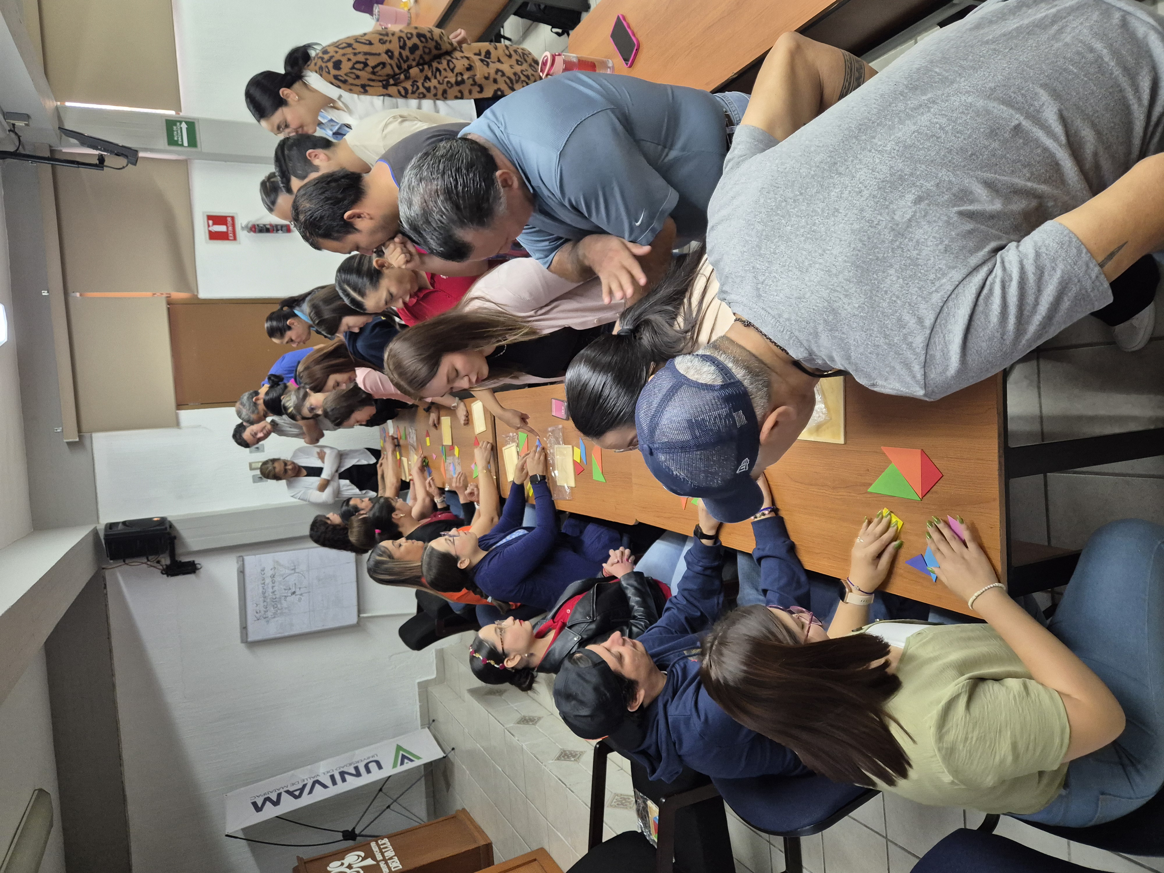 Capacitación de trabajo en equipo a docentes